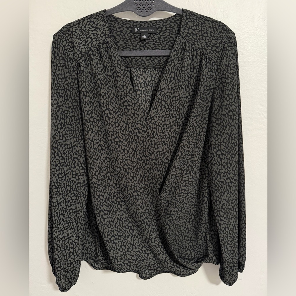 INC International Concepts Women’s Wrap Front Blouse Gray Black Print Size M